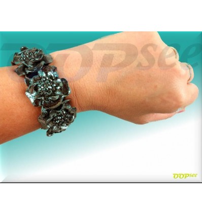 Silver flowers in a row Bracelet