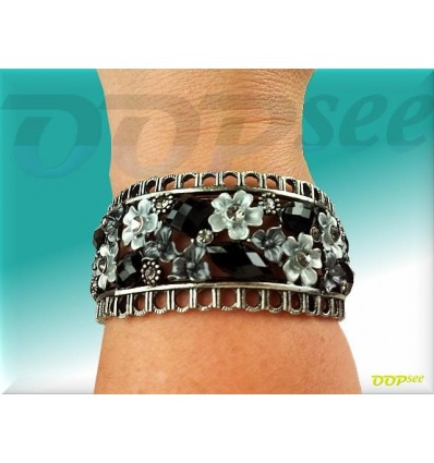 Silver-Grey Flowers on the Wall Bracelet